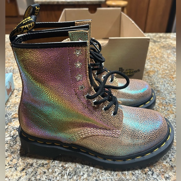 Dr. Martens Women's 1460 Sand Rainbow Ray Boots Ladies Size 6 BRAND NEW IN BOX - Picture 8 of 14